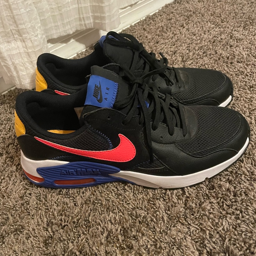 Nike Air Max Excee 'Black Royal
Crimson'